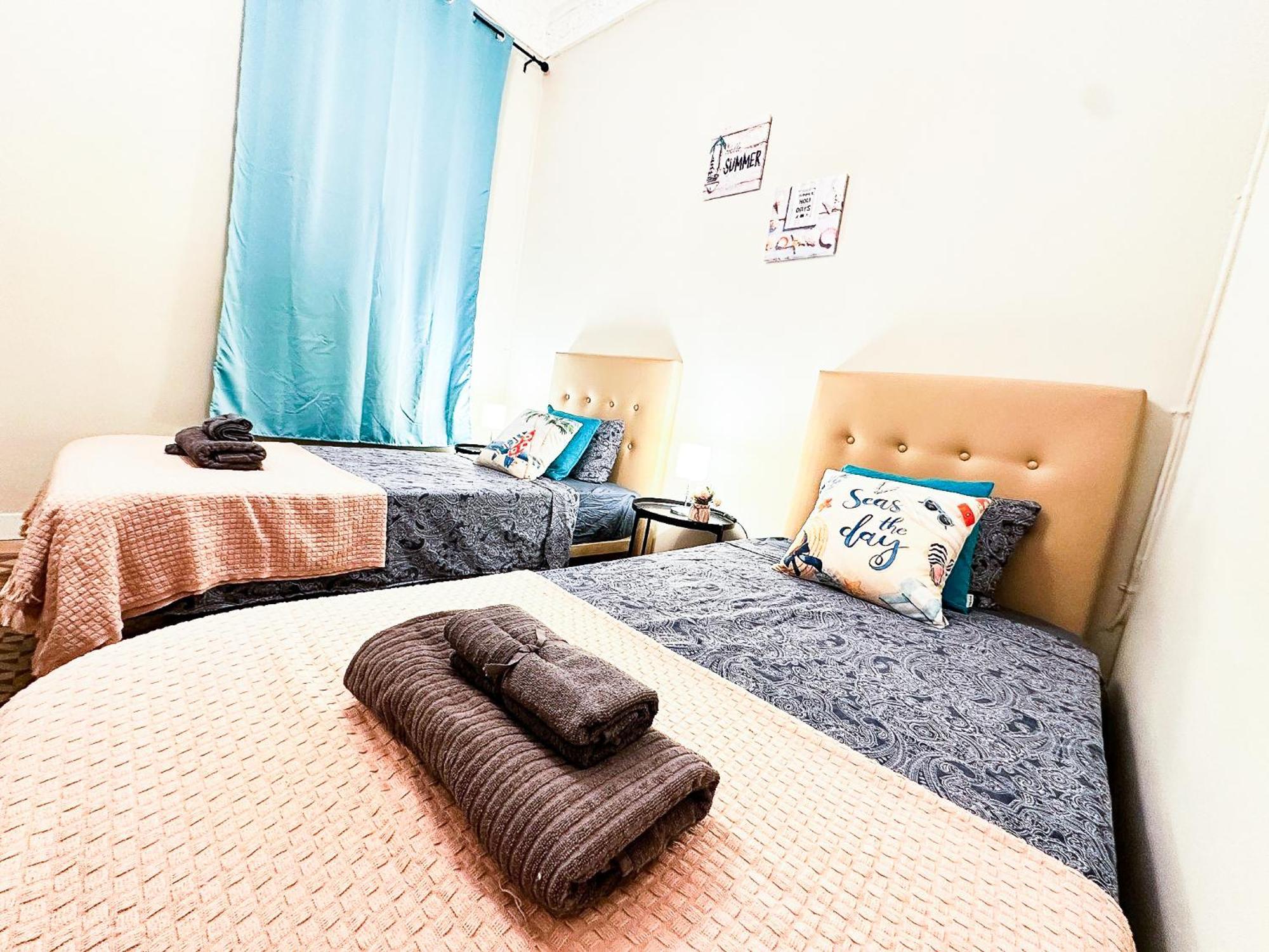 Hostel Oasis - Roger Lluria *