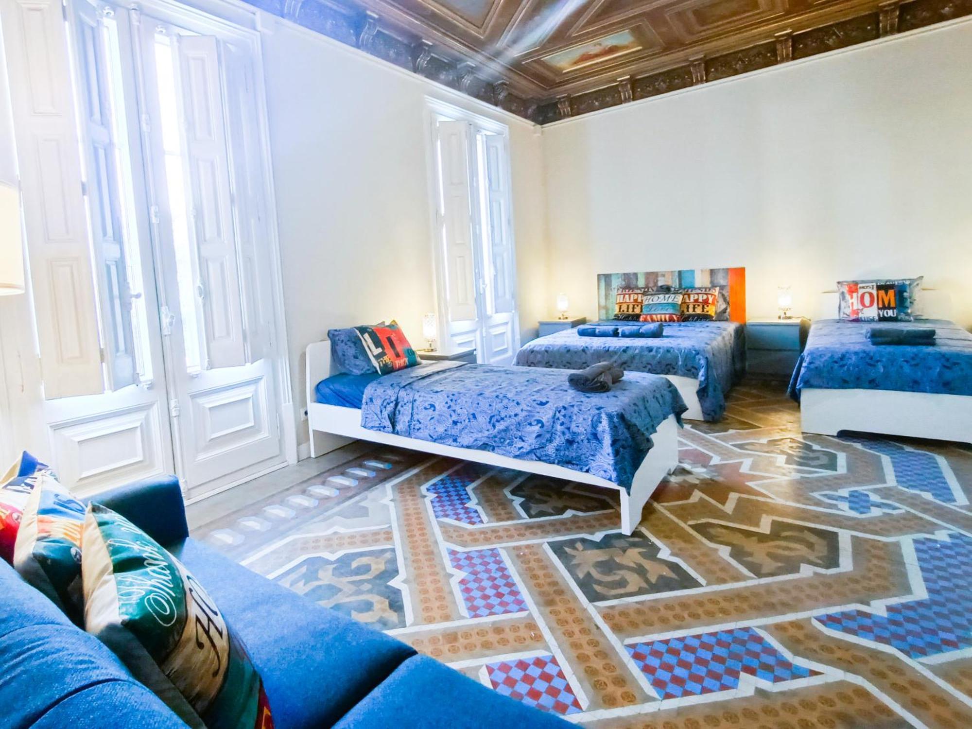 Oasis - Roger Lluria Hostel Barcelona