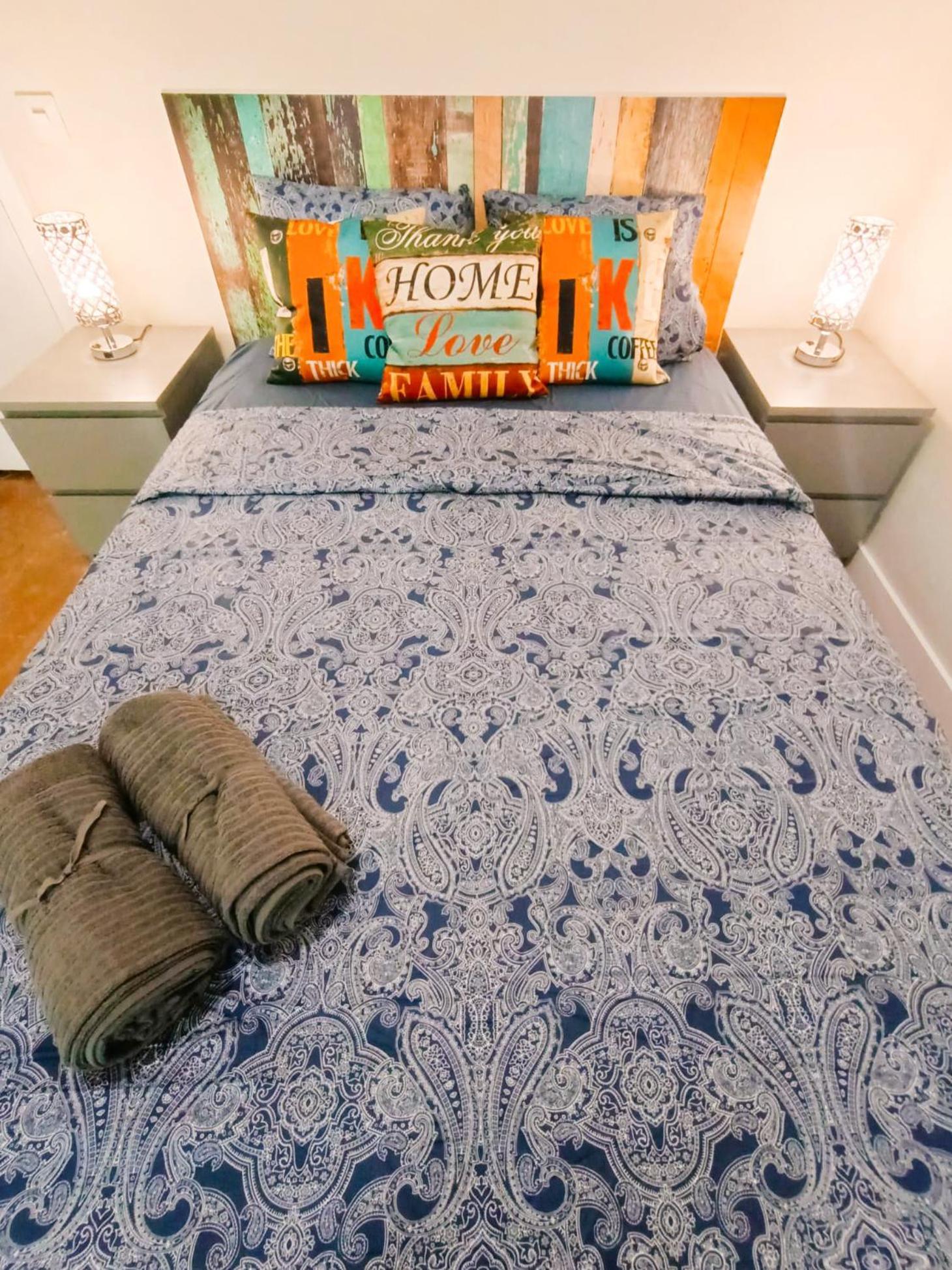 Oasis - Roger Lluria Hostel